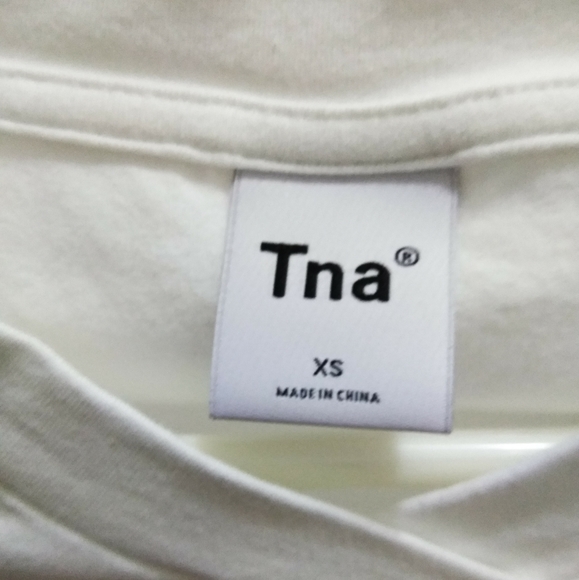 Aritzia TNA white cropped shirt - Picture 2 of 4